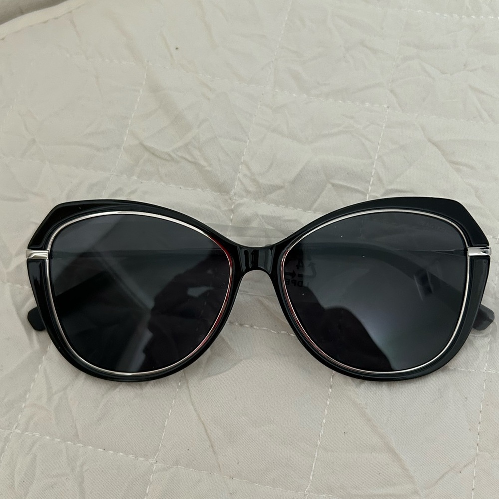 Kenneth Cole Black and silver laser Sunglasses Classic Oval Design